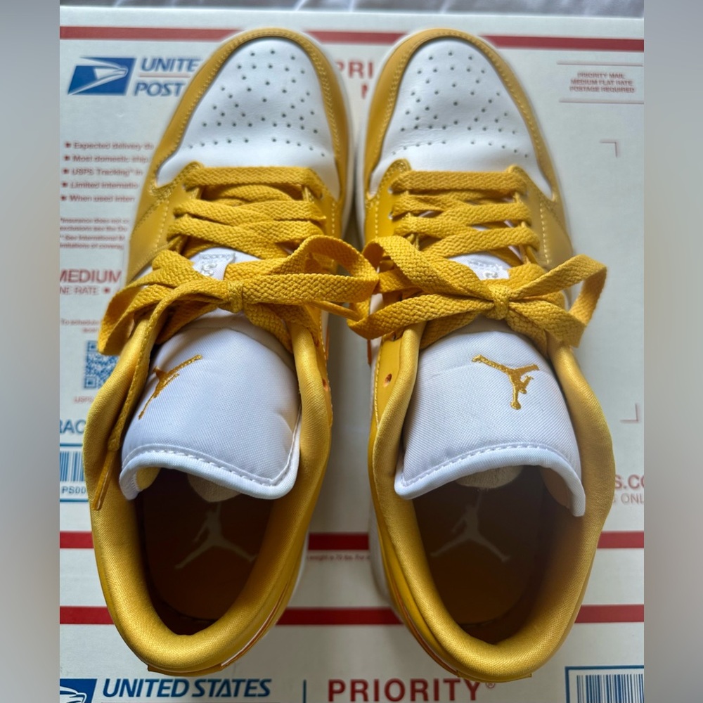 LIKE NEW Jordan 1 Low 'Pollen' - Picture 16 of 16